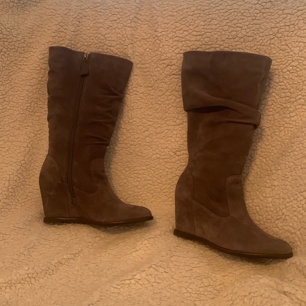 Johnston & Murphy suede boots - Picture 2 of 3